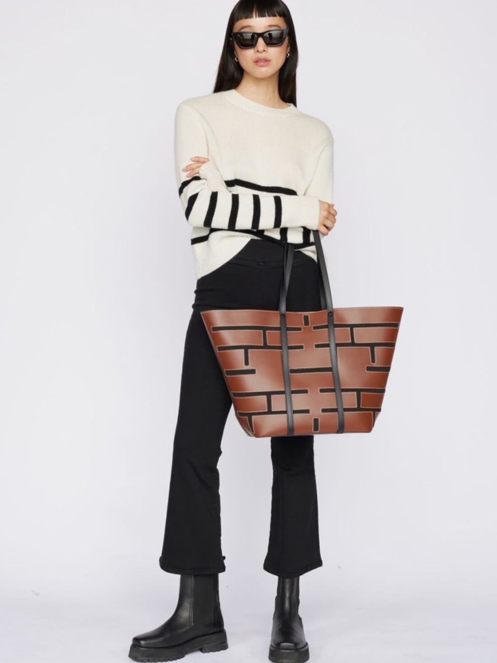 NWOT FRAME Jet Set Crop Mini Bootcut Pull-On Jeans In Black Size 2